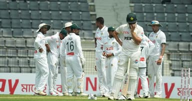 ৮ উইকেটে ২০৬ রান নিয়ে চা বিরতিতে পাকিস্তান