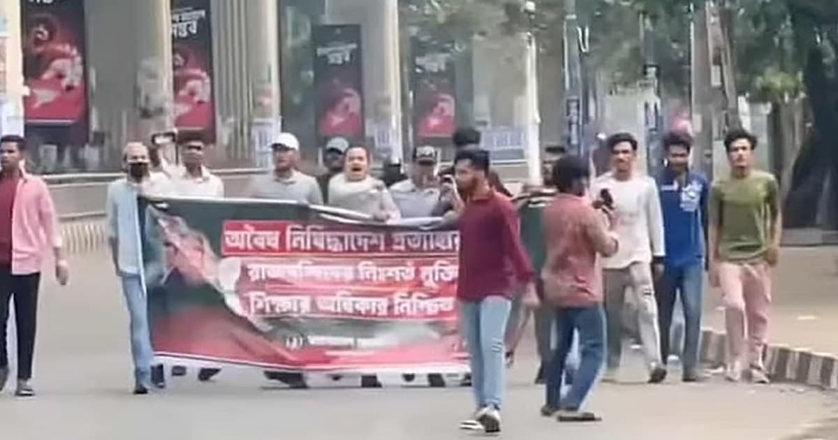 ঢাকা বিশ্ববিদ্যালয়ে ছাত্রলীগের ঝটিকা মিছিল, আটক ২