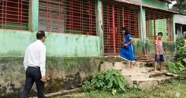 বিদ্যালয় পরিদর্শনে এমপি, নেই কোনো শিক্ষক