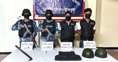 সীমান্তে বুলেটপ্রুফ জ্যাকেট-হেলমেট ও গোলাবারুদ উদ্ধার