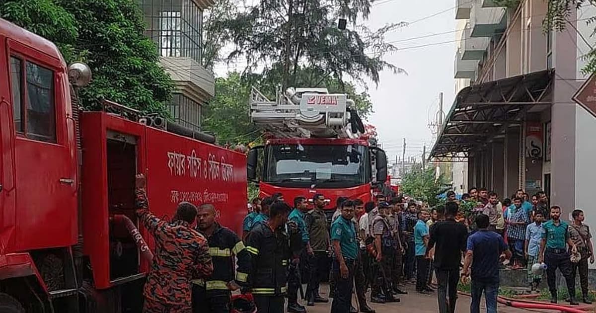 খুলনা মেডিকেলে আগুন, হাসপাতালজুড়ে আতঙ্ক