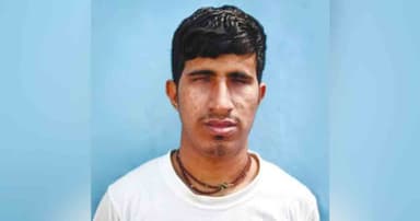 অদম্য ইচ্ছাশক্তির কাছে হার মানল দৃষ্টিহীনতা