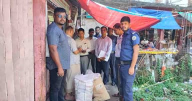 রাউজানে পলিথিন ও হাইড্রোলিক হর্নে ৯ হাজার টাকা জরিমানা