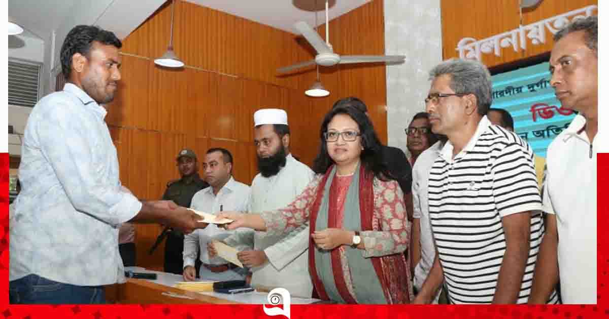 লালপুরে ৪৬ মন্দিরে জিআর চালের ডিও প্রদান