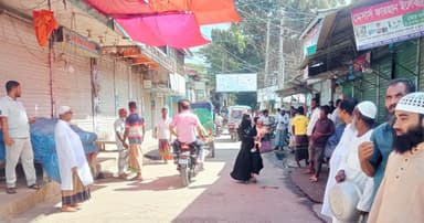 মনপুরায় ভিটি বরাদ্দ বাতিলের দাবিতে ব্যবসায়ীদের প্রতিবাদ
