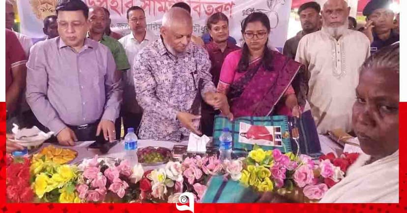 জৈন্তাপুরে চা-শ্রমিক ও পূজামণ্ডপে মন্ত্রীর উপহার বিতরণ