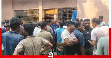 দৌলতপুরে মব সৃষ্টি করে পুলিশকে ঘেরাও ও হামলা, আটক শিক্ষক