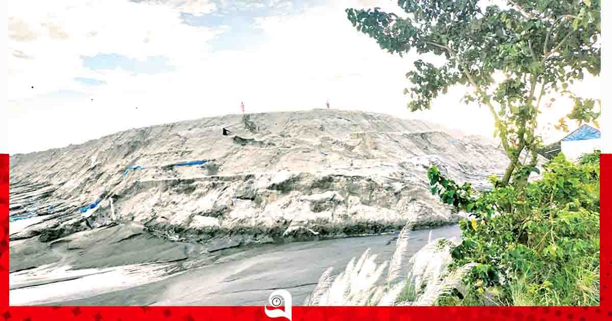 ব্রহ্মপুত্র নদে অবৈধভাবে বালু উত্তোলন থামছেই না