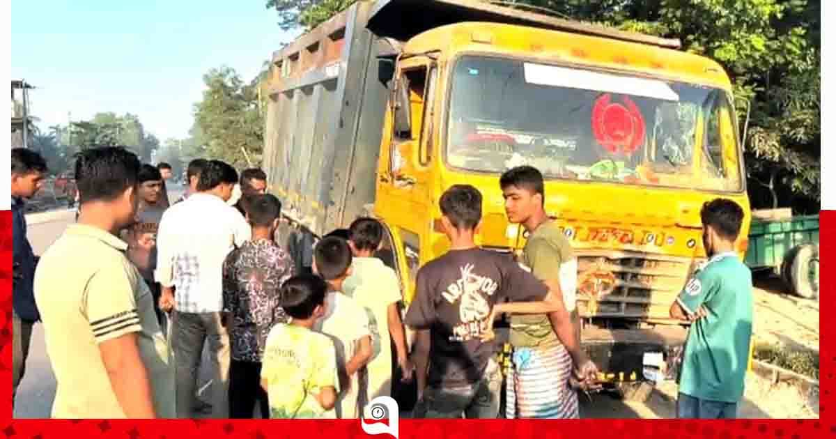 লক্ষ্মীপুরে ড্রাম-ট্রাকের চাপায় ভ্যানচালক নিহত, সড়ক অবরোধ