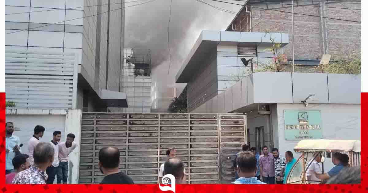 টঙ্গীতে ওষুধ কারখানায় ভয়াবহ আগুন, নিয়ন্ত্রণে ফায়ার সার্ভিসের ১০ ইউনিট