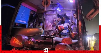 বাসের দরজা ভেঙে যাত্রীদের উদ্ধার