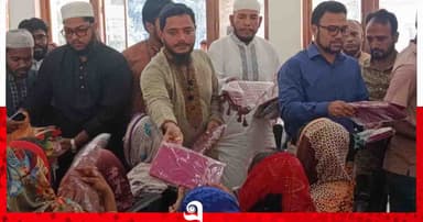 বাউফলে দুর্গাপূজা উপলক্ষে সনাতন ধর্মাবলম্বীদের মাঝে ৩০০ শাড়ি বিতরণ