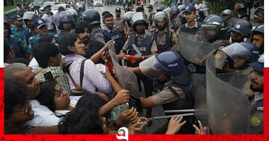 নিউমুরিং টার্মিনাল ডিপি ওয়ার্ল্ডকে দেওয়ায় বিক্ষোভ, পুলিশের লাঠিচার্জ