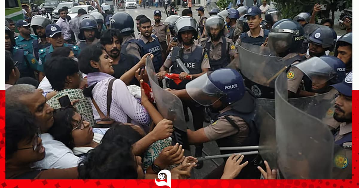 নিউমুরিং টার্মিনাল ডিপি ওয়ার্ল্ডকে দেওয়ায় বিক্ষোভ, পুলিশের লাঠিচার্জ