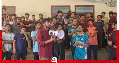 নির্ধারিত সময়ে ভবন ত্যাগ না করায় চুয়েট উপাচার্য অবরুদ্ধ