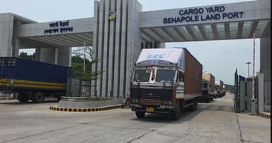 সার্ভার জটিলতায় বেনাপোলে আমদানি-রপ্তানি ব্যাহত