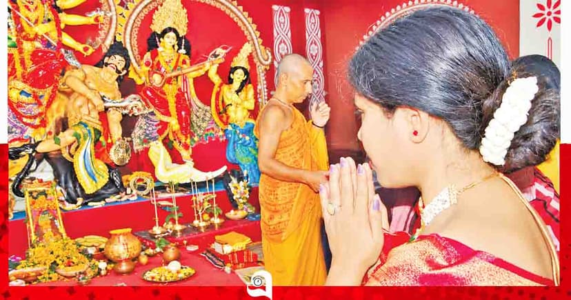 ‘কলাবউ স্নানে’ সপ্তমীর পূজা, সব ধর্মের মধ্যে সম্প্রীতির প্রার্থনা