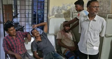 সারের কার্ড ভাগাভাগি নিয়ে দু’পক্ষের সংঘর্ষ, আহত ১২