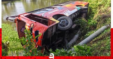 কুমিল্লায় বাস খাদে পড়ে হেলপার নিহত