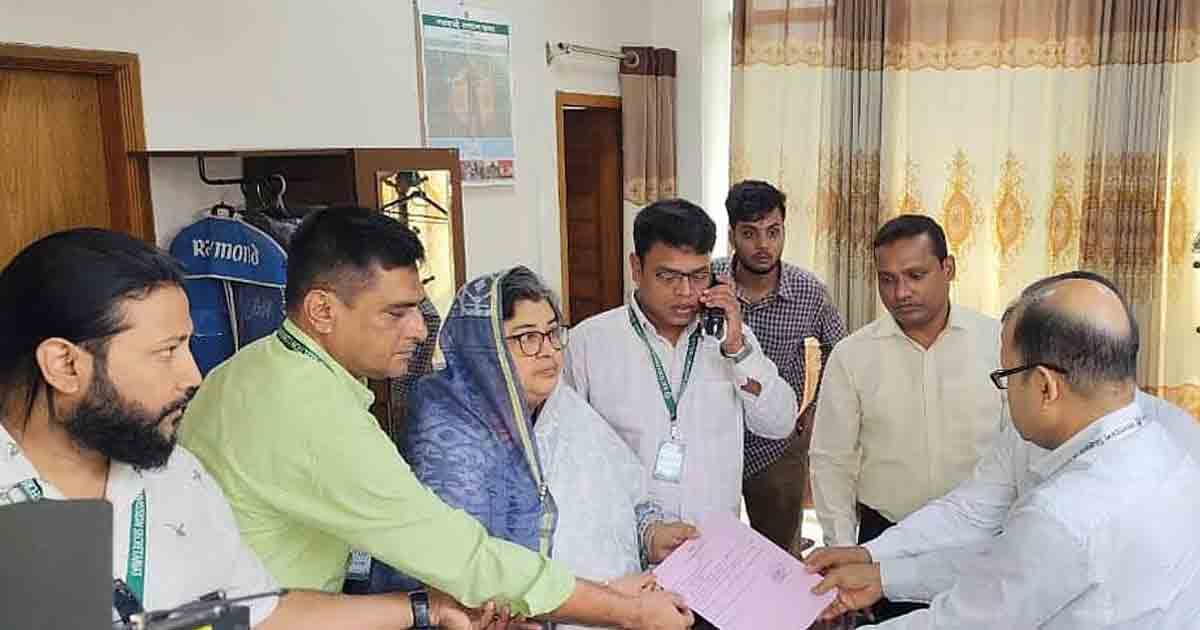 সংরক্ষিত নারী আসনে বিএনপির মনোনয়ন জমা দিলেন এলিজা জামান