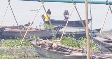 নিষেধাজ্ঞা শেষে মধ্যরাতে নদীতে নামছেন অর্ধলক্ষ জেলে