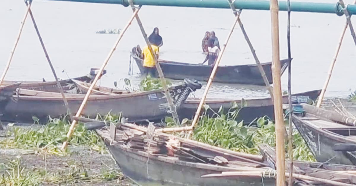 নিষেধাজ্ঞা শেষে মধ্যরাতে নদীতে নামছেন অর্ধলক্ষ জেলে