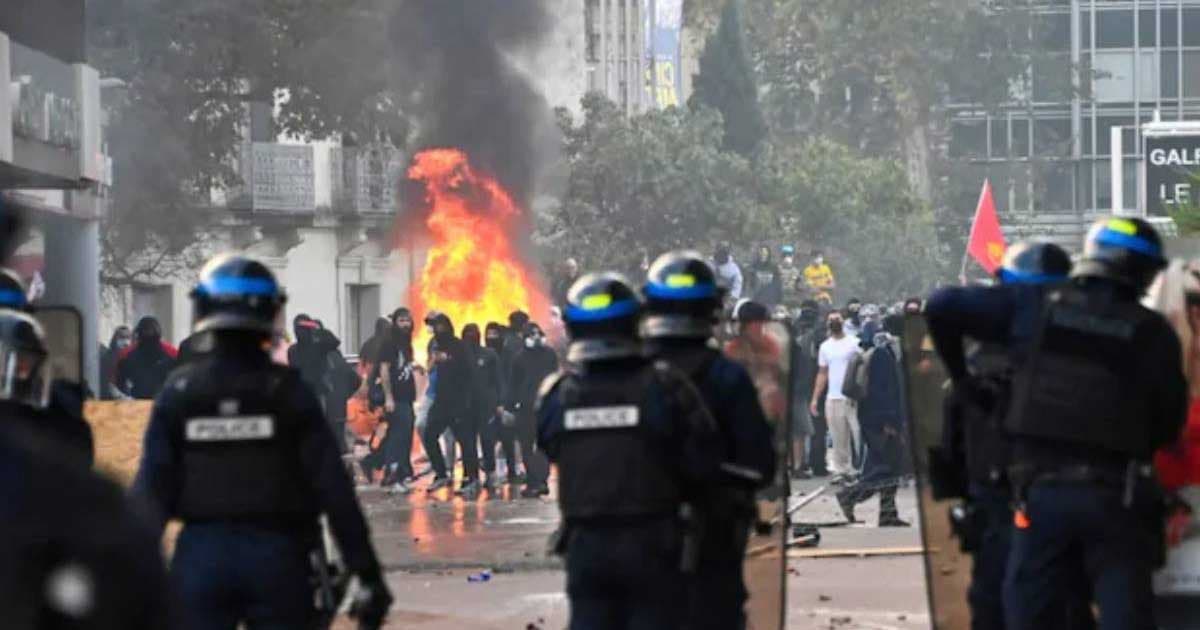 নতুন করে সহিংসতার আশঙ্কায় ফ্রান্স