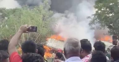 গাজীপুরে কারখানার গুদামে আগুন, নিয়ন্ত্রণে কাজ করছে ৮ ইউনিট