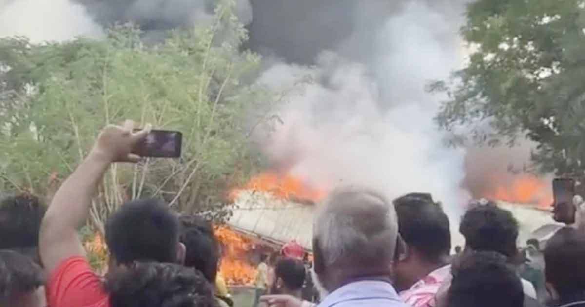 গাজীপুরে কারখানার গুদামে আগুন, নিয়ন্ত্রণে কাজ করছে ৮ ইউনিট