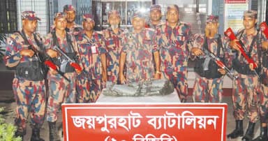 নদীর তলদেশ থেকে কষ্টিপাথরের মূর্তি উদ্ধার
