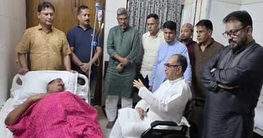 ভূমিমন্ত্রীকে দেখতে হাসপাতালে গেলেন মির্জা আব্বাস