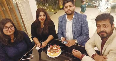 মেয়ের জন্মদিনে আবেগঘন শুভেচ্ছা জানালেন মৌসুমী-ওমর সানী
