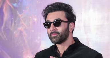 ‘দু’জনের চোখের দিকে তাকিয়ে কথা বলতে পারি না’