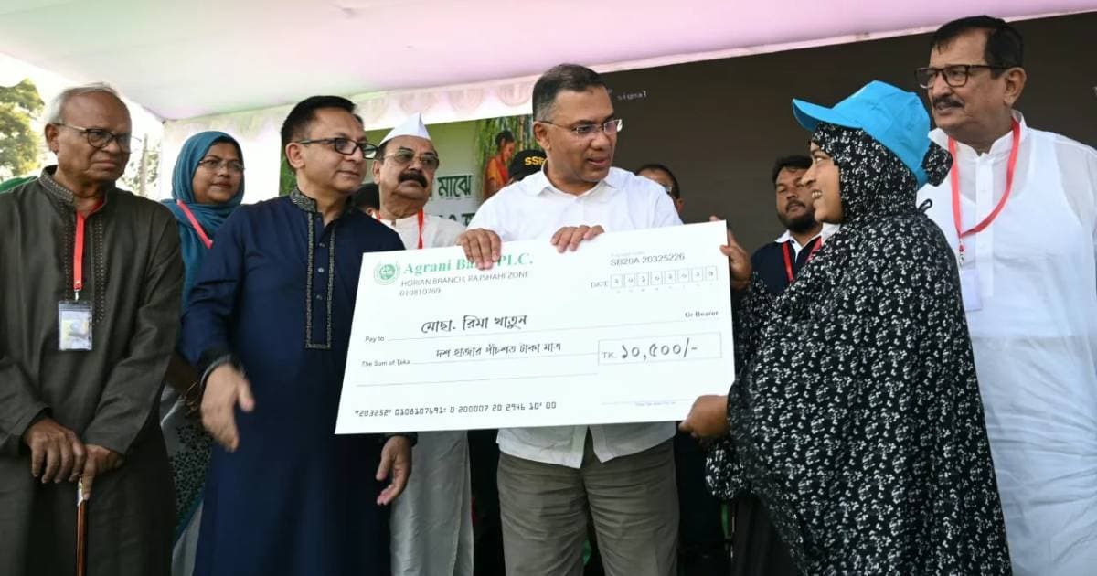 রাজশাহীতে আখচাষীদের প্রণোদনা দিলেন প্রধানমন্ত্রী