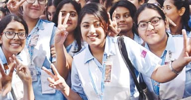 পাসে এগিয়ে মেয়েরা, জিপিএ-৫ বেশি ছেলেদের