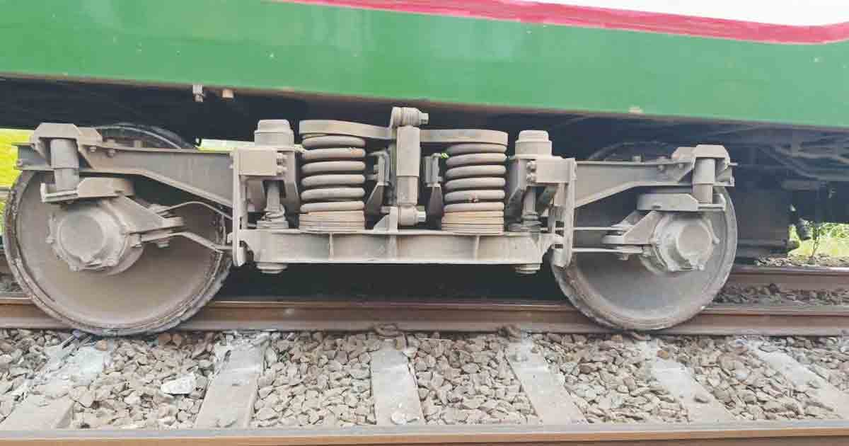 নীলসাগর এক্সপ্রেসের বগি লাইনচ্যুত, ভোগান্তিতে উত্তরবঙ্গগামী যাত্রীরা
