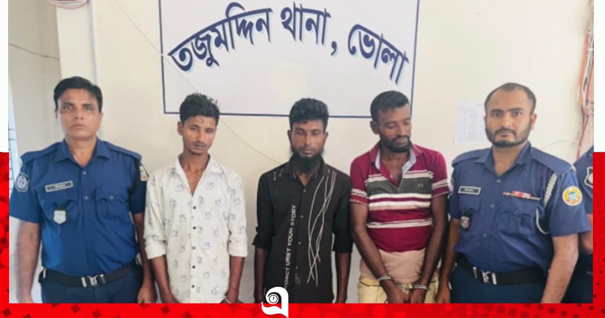 ভোলায় নদীতে মাছ ধরতে নেমে আটক ৩ জেলে