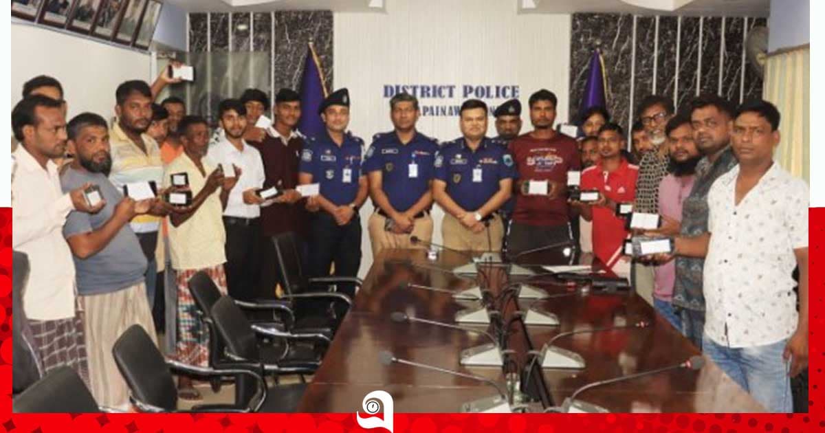 চাঁপাইনবাবগঞ্জে হারানো মোবাইল উদ্ধার, হস্তান্তর
