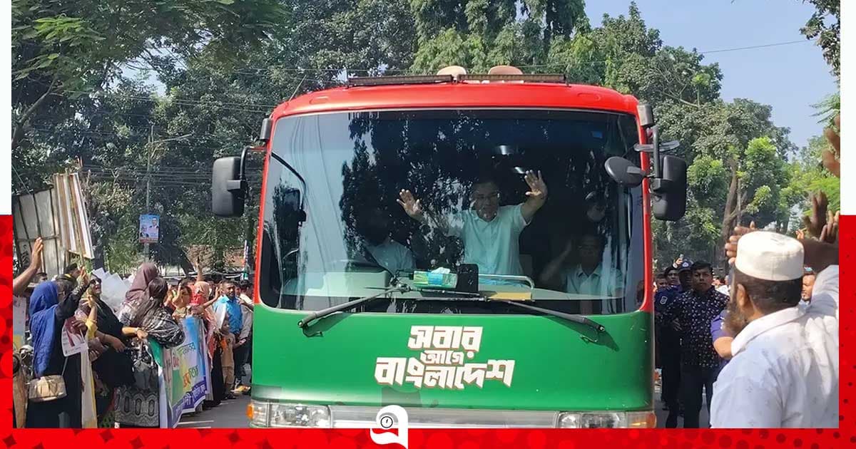 সৈয়দপুরে রাস্তায় দাঁড়িয়ে বিএনপি নেতাকর্মীদের ফুলেল শুভেচ্ছা