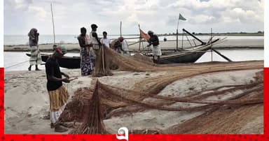 জীবিকা হারানোর ভয়ে চিন্তিত জেলেরা