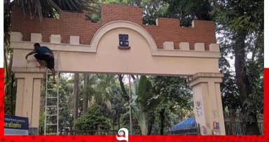 ঢাবিতে মুছে যাচ্ছেন হাদি