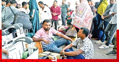 সৌদিযাত্রীর অসহায়ত্ব বাড়ছেই