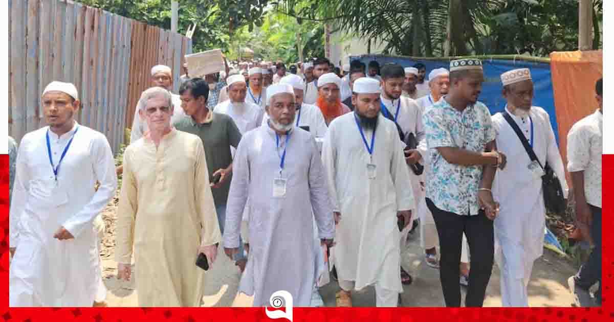 নিজ অর্থায়নে ৭৫ জনকে ওমরাহ করালেন কৃষকদল নেতা নুরুজ্জামান