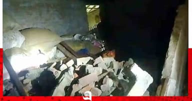 চাঁপাইনবাবগঞ্জে বাড়িতে বিকট শব্দে ১৫-২০টি ককটেল বিস্ফোরণ