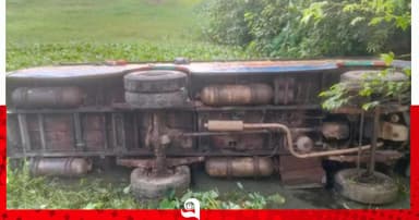 কালিয়াকৈরে শ্রমিকবাহী বাস উল্টে আহত ১৫