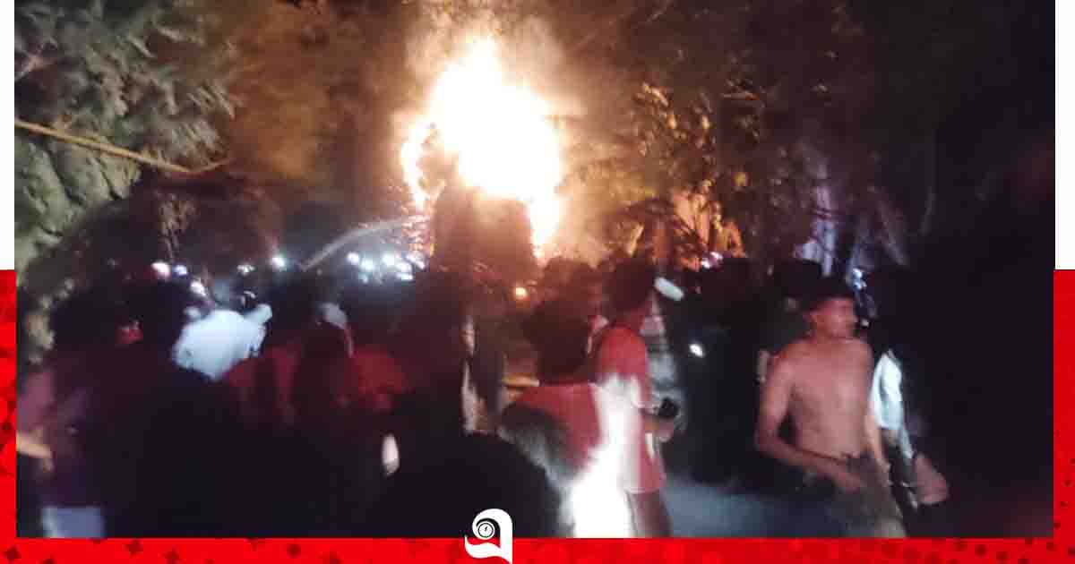নাটোরের নলডাঙ্গায় পাটখড়ি ভর্তি ট্রাকে আগুন