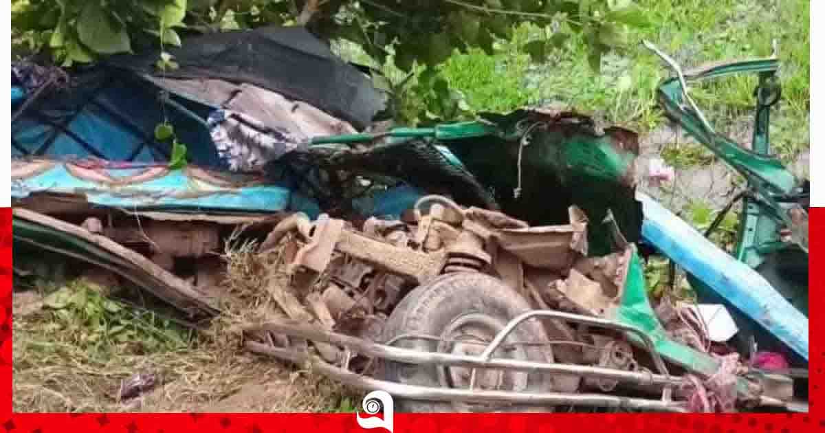 কালিয়াকৈরে সিএনজি-কাভার্ডভ্যানের মুখোমুখি সংঘর্ষে নারীসহ নিহত ২
