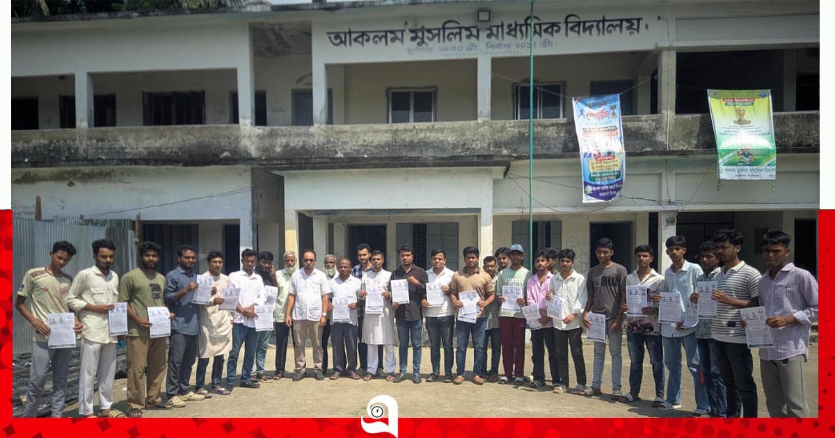 নেছারাবাদে ডেঙ্গু প্রতিরোধে ছাত্রদলের পরিচ্ছন্নতা অভিযান