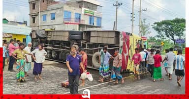 ত্রিশালে নিয়ন্ত্রণ হারিয়ে ৩ গাড়িকে বাসের ধাক্কা, নিহত ২