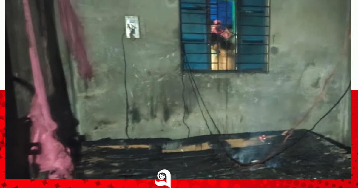 গাজীপুরে আগুনে পুড়ল ৪৫ বসতঘর, নিঃস্ব ৪০ শ্রমিক পরিবার